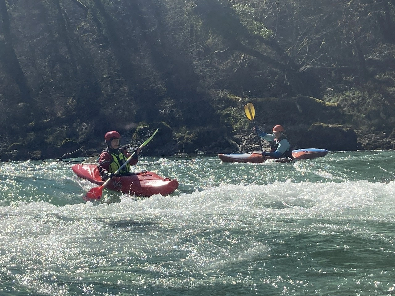 2 canoës sur rivières
